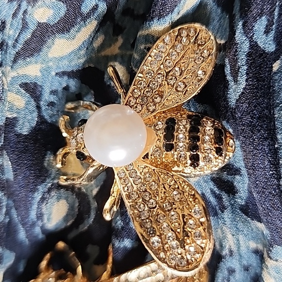 Set of 2 Gold-tone Jeweled Bee Brooches with Simulated Pearl Accent - Picture 3 of 6